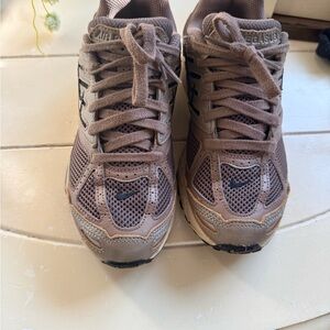 Nike Women’s Sneakers Taupe Brown